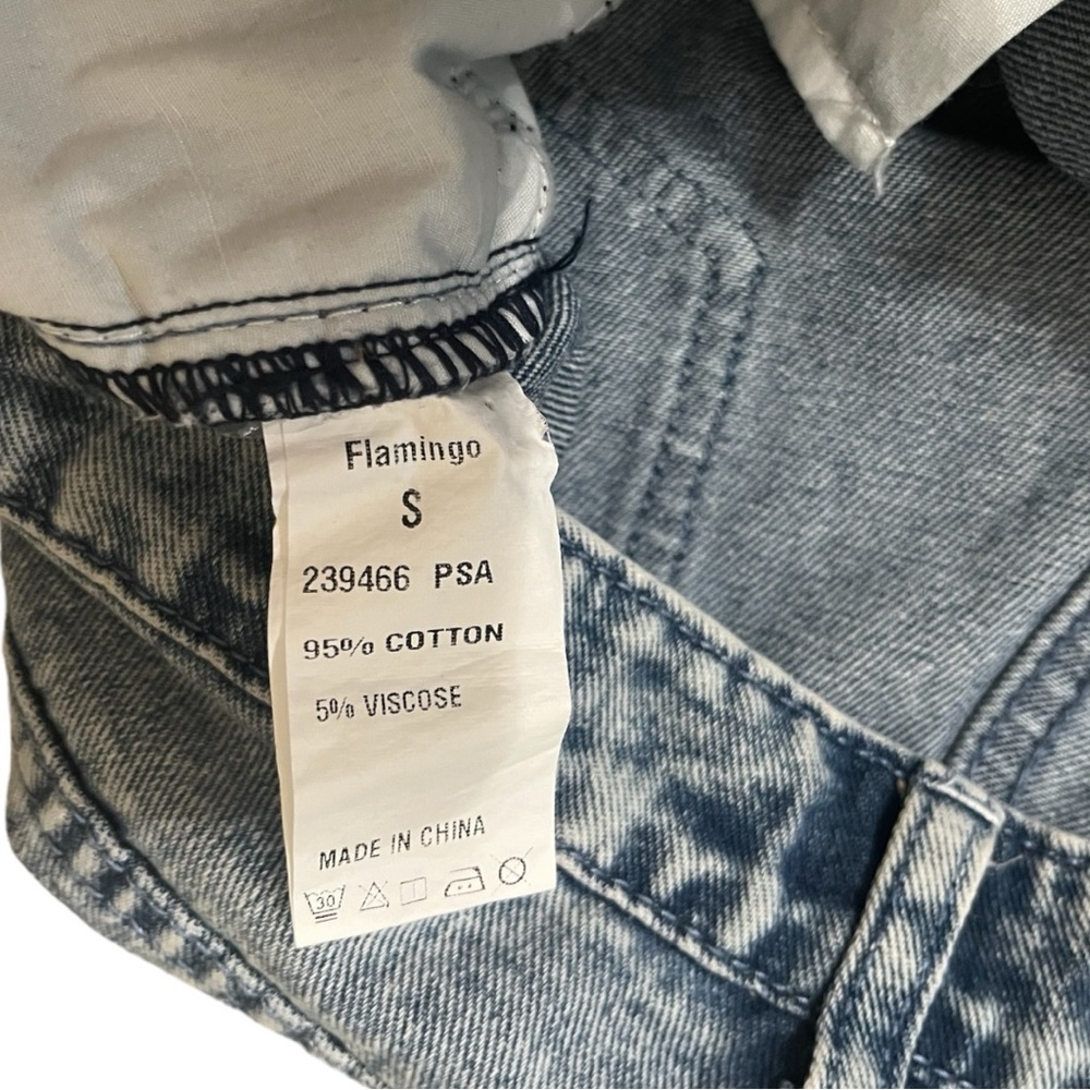 NWT FLAMINGO Distressed Straight Leg Medium Wash Jeans Unique Pocket Detailing - Picture 10 of 10
